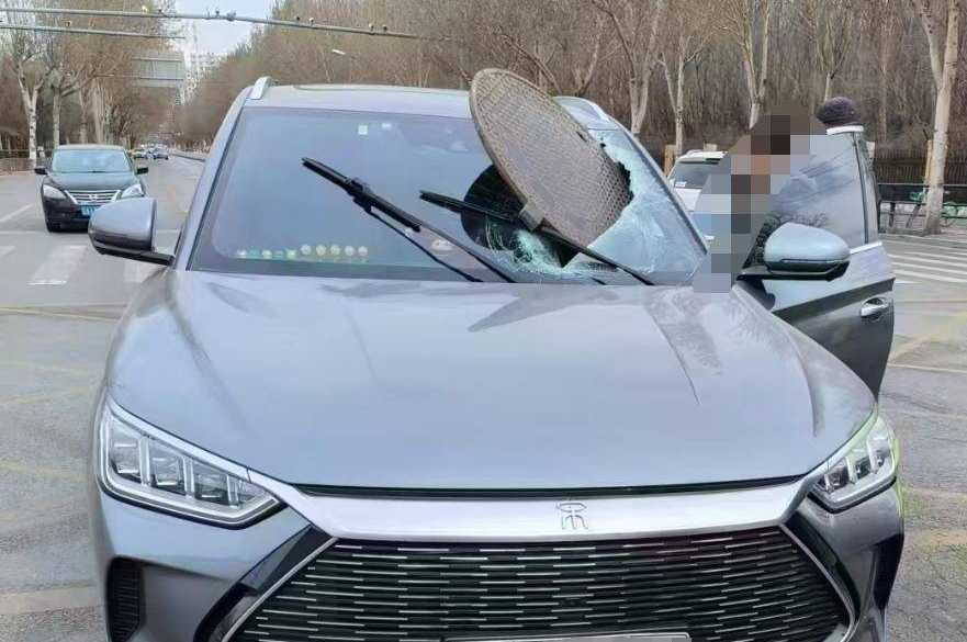 當井蓋成為 "馬路飛餅"，如何筑牢城市道路安全(圖1)